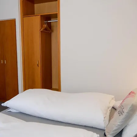 Zur Rose Guest house